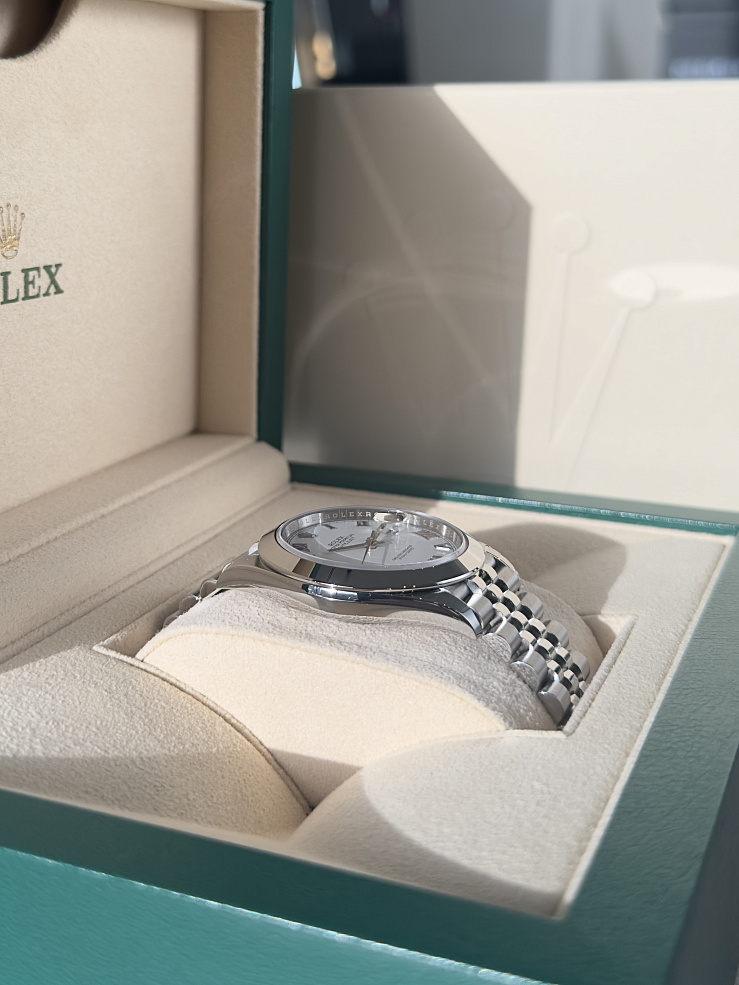 Datejust 41mm White Romain Dial Jubilee Bracelet