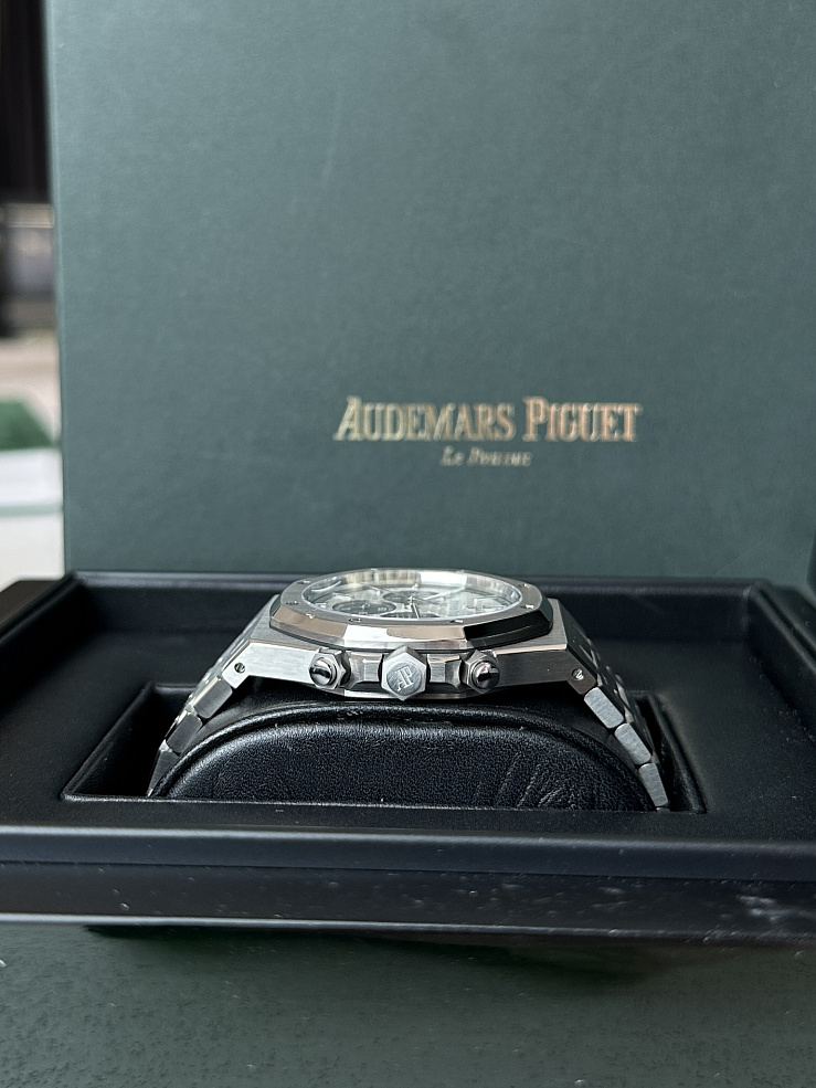 Royal Oak Chronograph 41mm Titanium QE II Cup 200 Pieces Limited