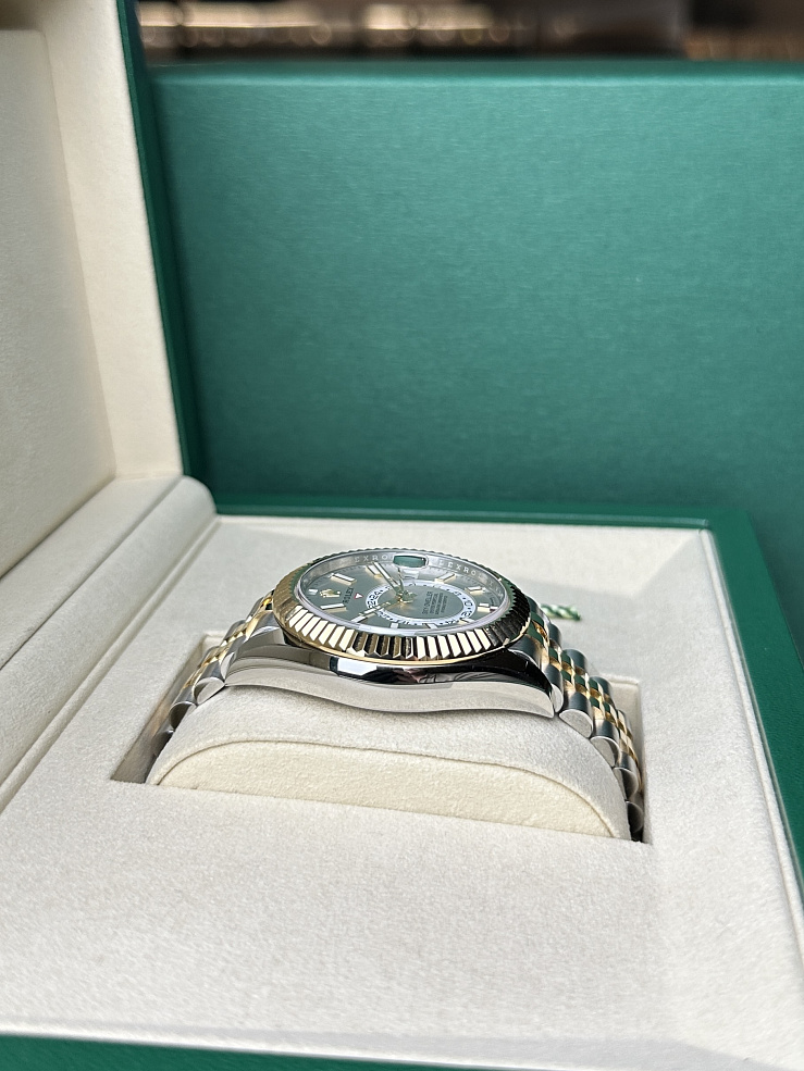 Sky-Dweller 42mm Steel and Yellow Gold White Dial Jubilee bracelet