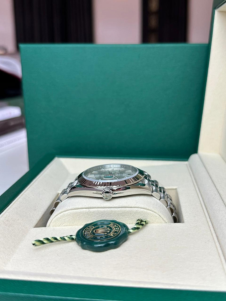 Datejust 41mm Steel & White Gold Silver Dial jubilee Bracelet