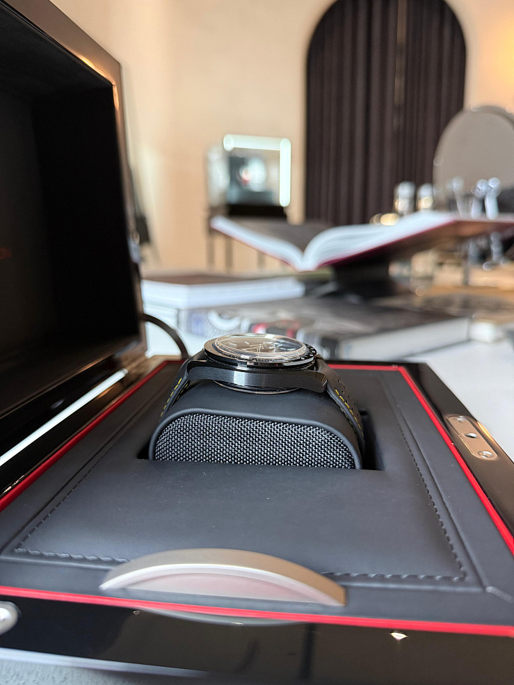  Speedmaster Dark Side of the Moon 