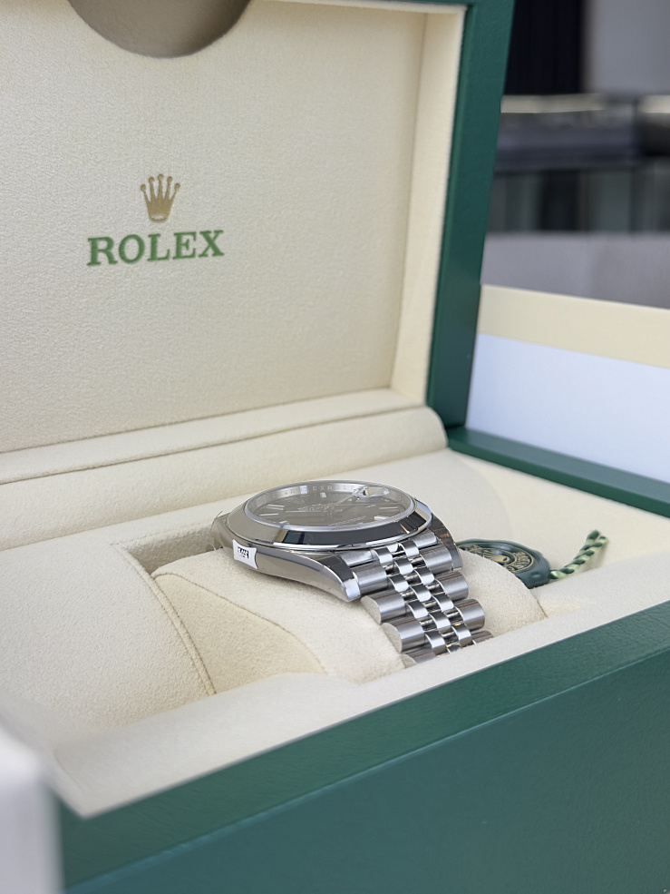 Datejust 41 Steel Black Dial Jubilee Bracelet