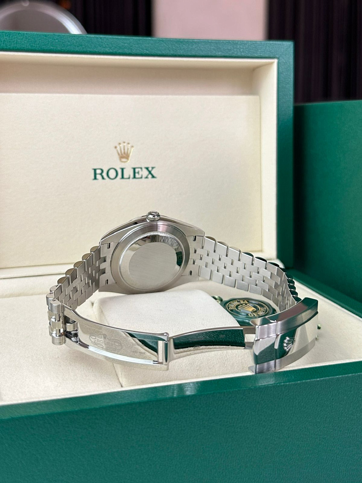 Datejust 41mm Steel & White Gold Silver Dial jubilee Bracelet