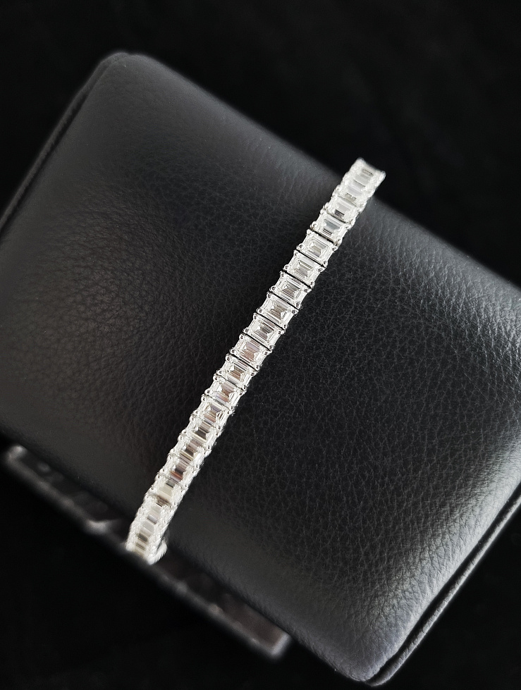 NO NAME in stock in Dubai, UAE in luxury boutique "WATCH LAB"