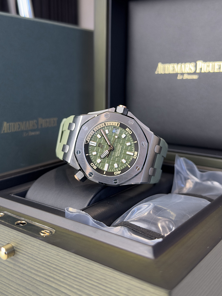 Royal Oak Offshore  Diver