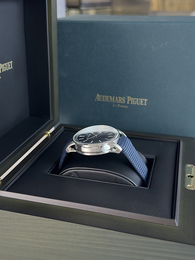 CODE 11.59 BY AUDEMARS PIGUET SELFWINDING Blue Dial Steel