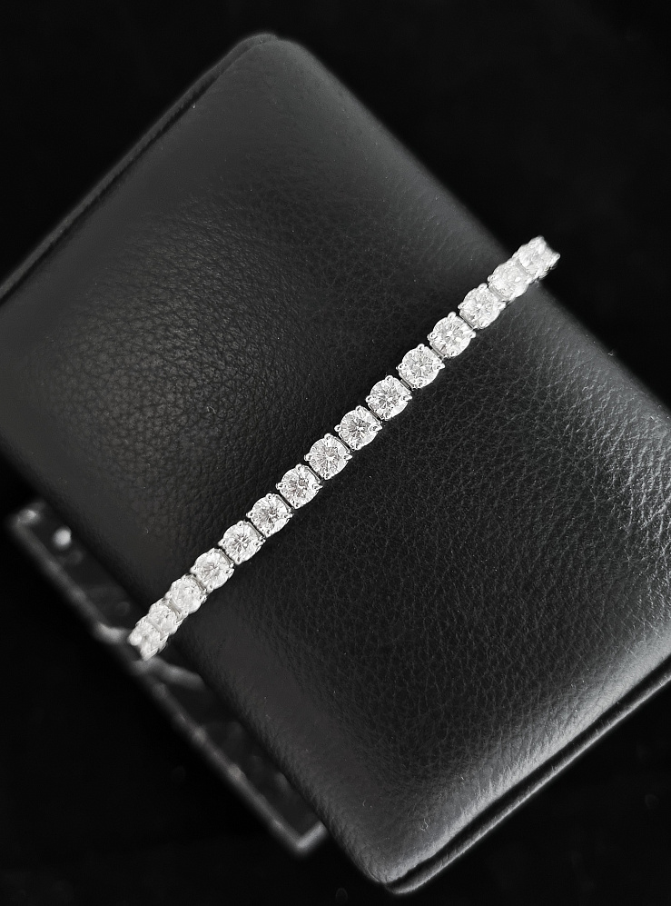 NO NAME in stock in Dubai, UAE in luxury boutique "WATCH LAB"